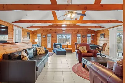 Image de Lakeview-Hot Tub-Pool Table-Poker Table-ArcadeGame: Harmony Lakeview Haven