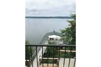 Image de Pickwick Lake Waterfront Home with stunning view