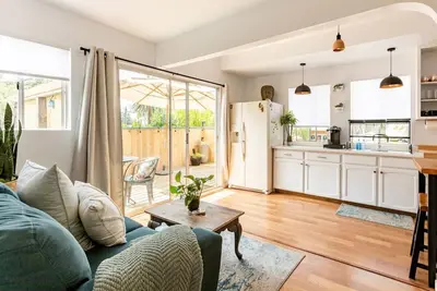 Image de The Boho Bungalow! Wine-Dine-Walk to downtown Slo