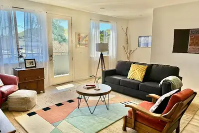Image de Urban Slo Living- 1 mile from downtown