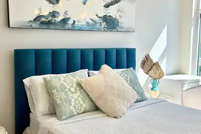 Image de Luxury 2-bed in Bloor West Village - Parking, Pool & steps to subway