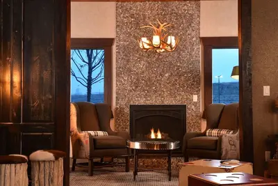 Image de Rustic Charm Meets Modern Comfort in Broken Arrow Getaway! On-site Bar