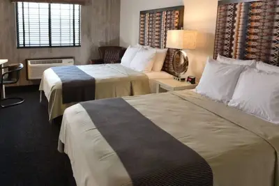 Image de Rustic Charm Meets Modern Comfort in Broken Arrow Getaway | 2 Units