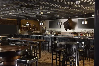 Image de Stoney Creek Tulsa, Deluxe 2 Queen, On-site bar and Pool | 3 Units