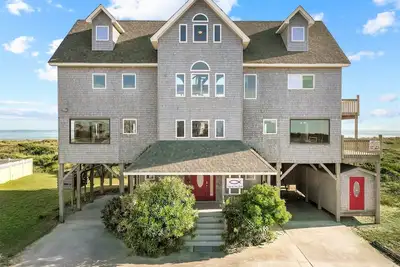 Image de Oceanfront, Hot Tub, Beach Access, Game Room, Poker Table