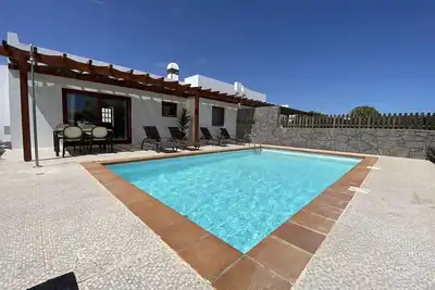 Image de Merveilleuse maison de vacances privée avec piscine privée, Wifi, Tv, patio et parking