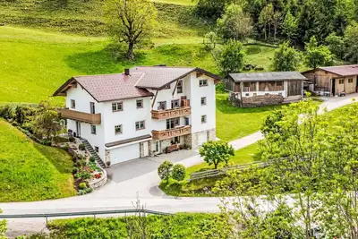 Image de Bel appartement pour 8 personnes avec Wifi, bain à remous, Tv, patio et parking