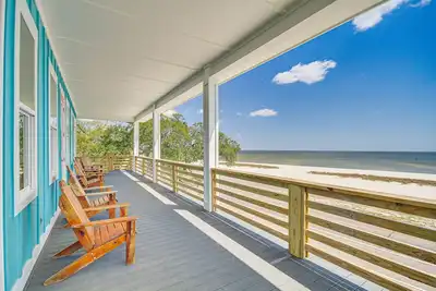 Image de Long Beach Home w/ Views & On-Site Beach Access!