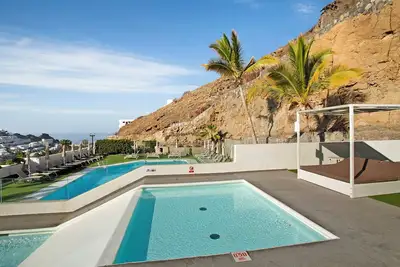 Image de Appartement de vacances « Nid de Sally » à Puerto Rico, rénové, piscine, proche plage