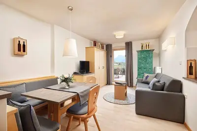 Image de Appartement 'Stöckerhof Traube' avec vue sur les montagnes, piscine partagée et Wi-Fi
