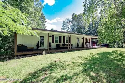 Image de Lake living has never been easier! Enjoy your time at Rough River Lake.