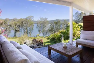 Image de Luxury Lakefront Villa 2 bedroom