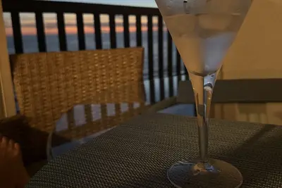 Image de Direct Beachfront Condo ~ 2br/2ba ~ Breathtaking Views and Sounds of Waves