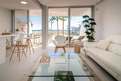 Image de Live on The Edge of the Sea!