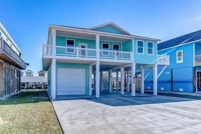Laguna Cove Cabin, Canal Front, 3/2, Sleeps 6