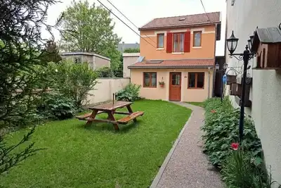 Image de maison charmante avec option barque -gite embarqué