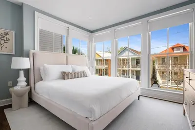 Image de 2 Luxury Houses w\/ Patios | 1 Block from King St