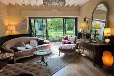Image de Une maison classée 4 étoiles, dans Bayeux, avec 3 chambres, spa et jardin
