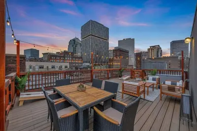 Image de Penthouse | Walk B-Ball | Private Rooftop Patio