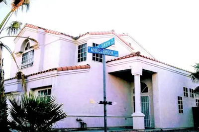 Image de Large home with huge backyard, 11 miles to the airport, 6-9 miles to the Strip
