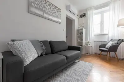 Cozy&Bright 2bd in Prime Location! Walk Everywhere
