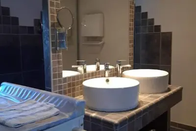 Image de Mas Provençal Avec Piscine et Spa