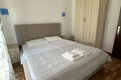 Image de A comfortable home-away-from-home experience, close to everything.