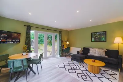 Image de Riverside Retreat with Private Sauna