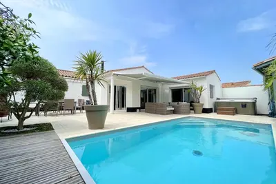 Image de Mandalis belle et grande maison avec piscine chauffée et spa