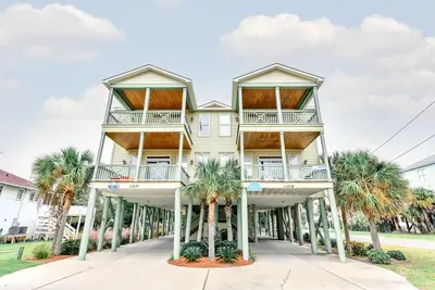 Image de 2nd Row 5 Br Beach House with a Private Pool! Loggerhead Lodge