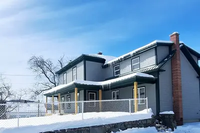 Image de Direct Trail Access\/Centrally Located\/Ample Parking for trucks and trailers