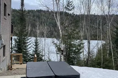 Image de Cozy lac cottage w/hot tub and private beach!