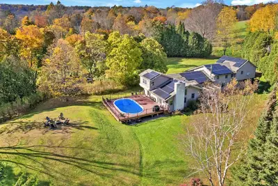 Image de 6-Br Expansive Berkshires Estate w Pool