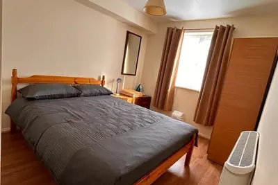 Image de specious 1 Bed Apartment with parking & free wifi 5 minute Goodmayes station