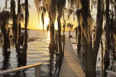 Image de Book your escape to paradise at The Lake Cottage at Santa Fe!