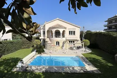 Image de Villa à l'orée de Cap d'Antibes. Plage, Vieil Antibes, Juan les pins tout à pied