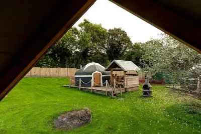 Image de Glamping luxury Four Person Mongolian yurt - Binham Blue