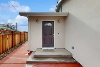 Image de Brand-new dog-friendly near major tech companies with streaming, W/D, Ac, Evc