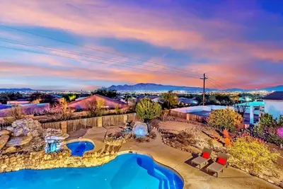 Image de Desert Oasis W\/ Heated Pool, Game room & Views!