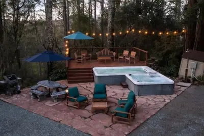 Image de The County Line-sip, soak + stargaze, 20 min to Napa + Sonoma