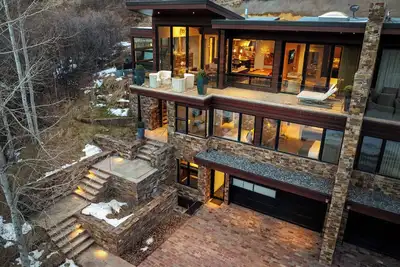 Image de Luxury Home | Family Fun w/ Hot Tub & Home Theater