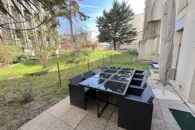 Image de Family flat with garden in Paris
