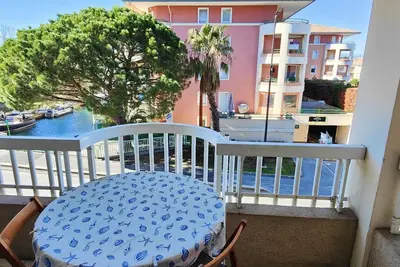 Image de Nid d'amour avec balcon, proche de la mer