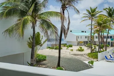 Image de Perfect Beach Front Condo with Pool