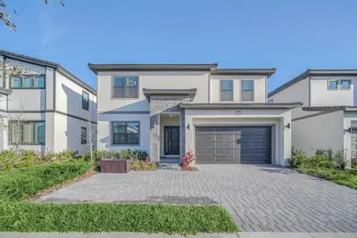 Image de Stunning 8 Bed Pool Home with Themed Rooms-6115hsd