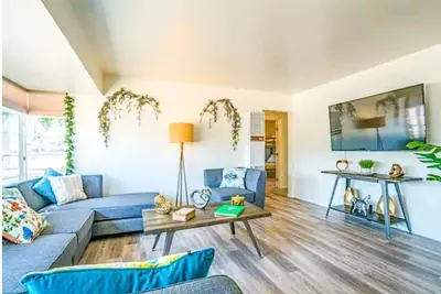Image de 3 Bedroom Modern LuxeRetreat w/ Bbq & Billiards