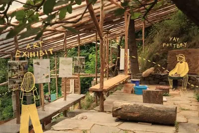 Image de Sustainable artist mountain cabin + kitchen w/ snow peaks, river & sunset views