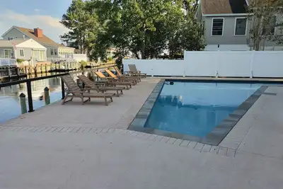 Image de W. Fenwick Beach Retreat-Saltwater Pool and Canal Front! Minutes to Fenwick & Oc