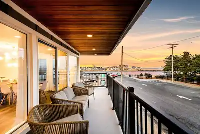Image de Amenity Packed - No Cleaning Fees - Inlet Views!