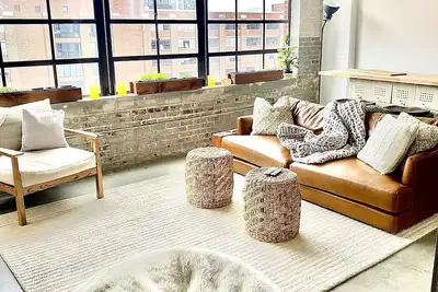 Image de Ponce city market centrally-located  steps away from the Atlanta Belt-line. .